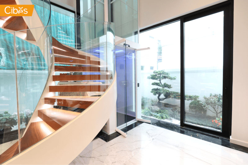 Bố trí thang máy trong góc nhà